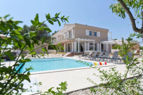 Villa BELLA - beautiful and modern house with pool, souna, jacuzzi & playground, Ližnjan - Istra